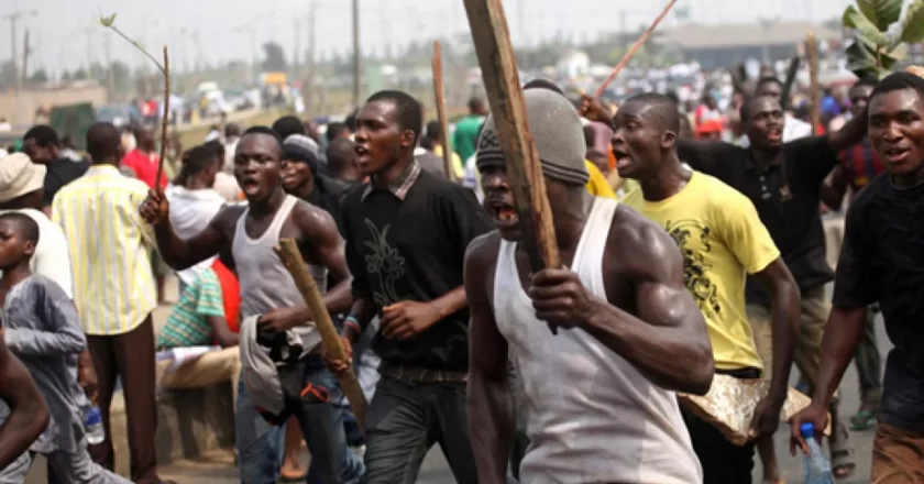Market in Lagos set on fire as hoodlums clash
