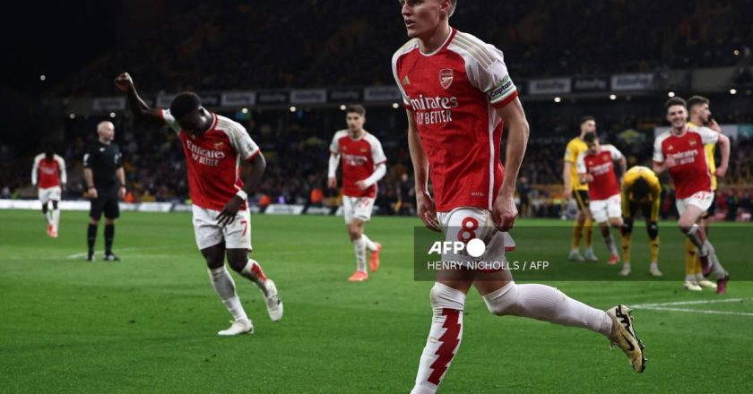 Top of Premier League Reached by Arsenal after a Tough Win against Wolves