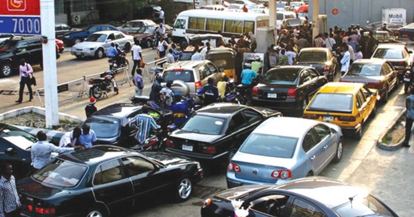 Fuel shortage leaves Lagos residents stranded with petrol prices soaring to N1,000 per litre
