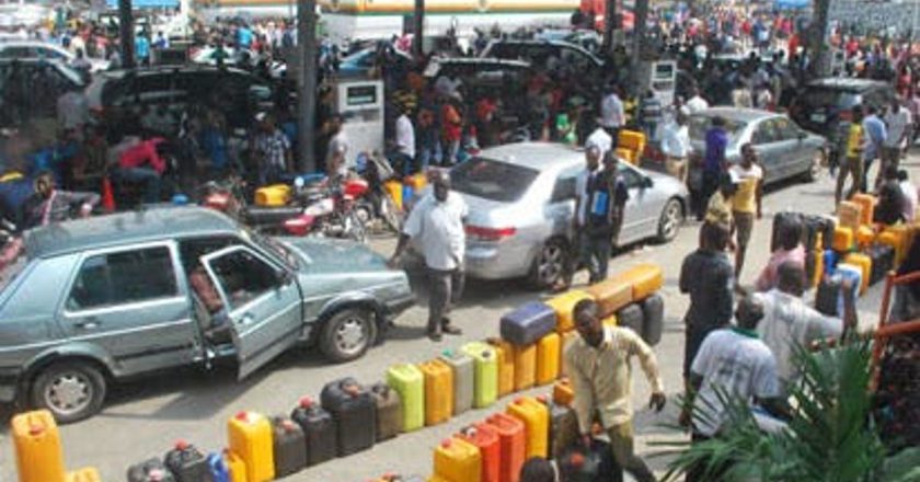 Long queues at Kwara fuel stations as scarcity hits the state