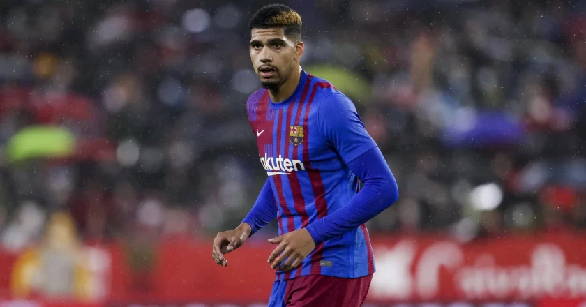 Barcelona’s Ronald Araujo Issues Apology to Fans for UCL Red Card