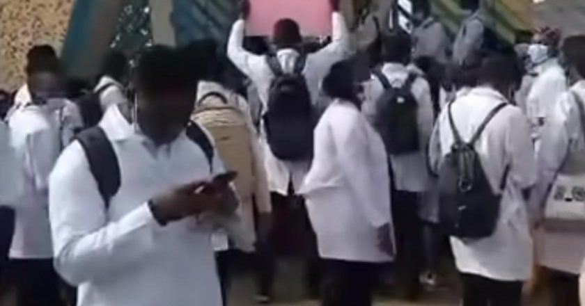 Protest by UNIJOS Dental Students due to Delayed Accreditation and Lecturer Shortage