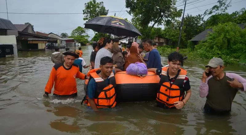 Indonesia Floods Leave 34 Dead, Many Missing
