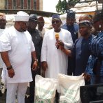 FG, Oyo distribute food items as monarch laments insecurity 