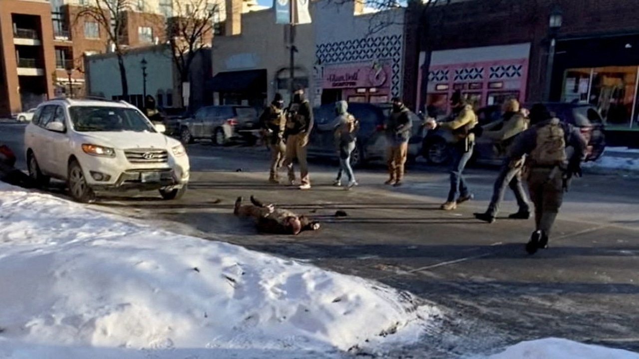 The video that shows the moment in which Alex Pretti is shot dead by ICE in Minneapolis