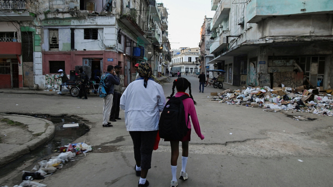 Trump intensifies pressure on Cuba: massive blackouts and canceled flights in the worst crisis since the 90s