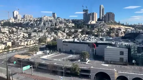 Alarms sound in the streets of Tel Aviv Alarms sound in the streets of Tel Aviv