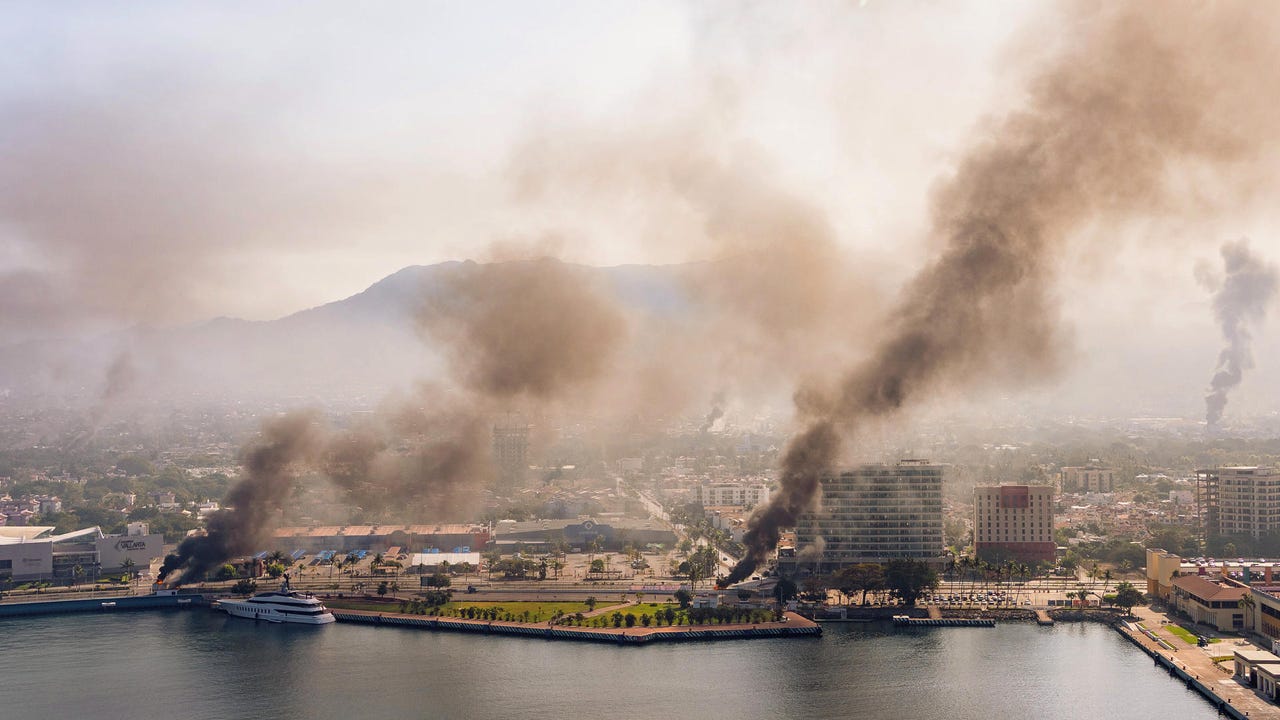 Chaos reigns in Mexico after the fall of 'El Mencho': armed individuals facilitate the escape of prisoners in Puerto Vallarta