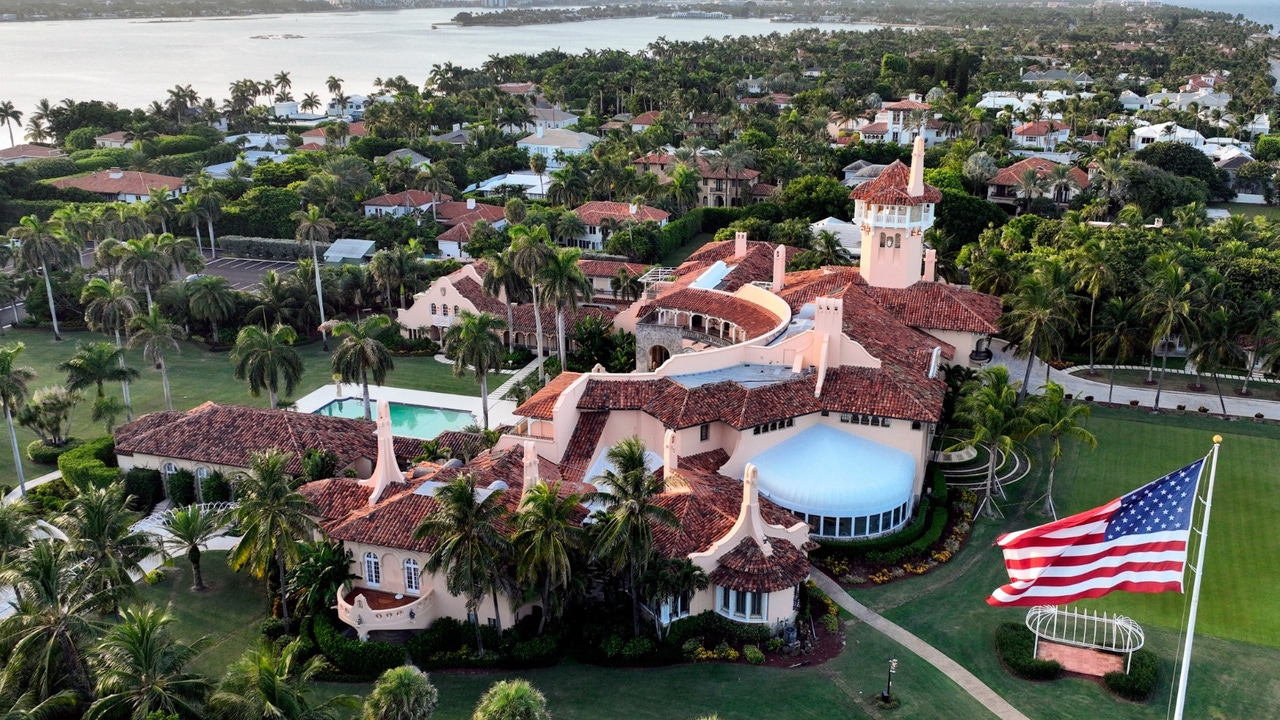 The Secret Service shoots and kills a young man who tried to enter Mar-a-Lago, Trump's residence in Florida