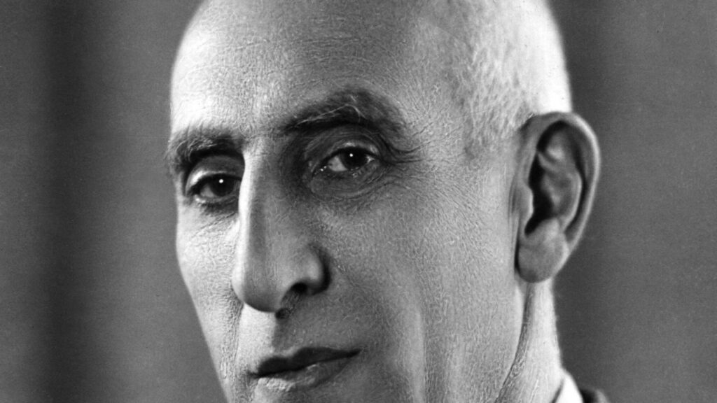 Mosadek The CIA operation against Mohammad Mosaddeq, the seed of the conflict ...