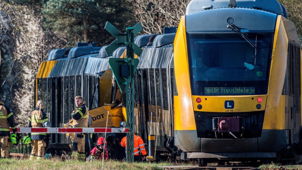 Several people are injured after the head-on collision of two trains in ...