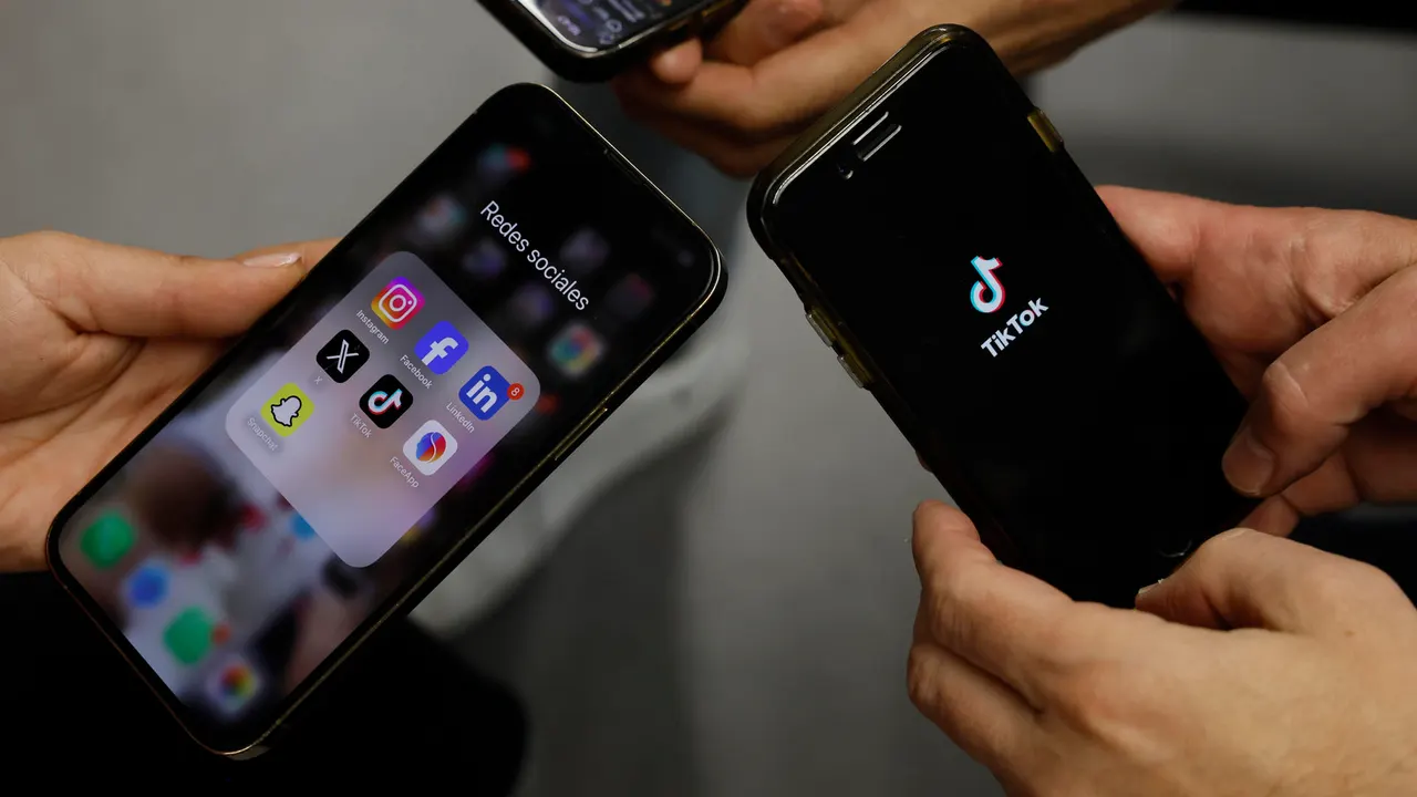 The United Kingdom prohibits access to social networks for those under 16 years of age