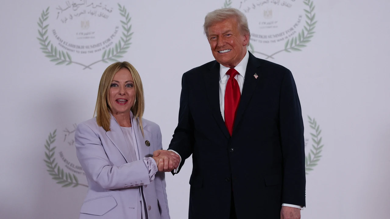 Trump claims he took a photo with Meloni "out of pity" and the Italian prime minister responds by canceling an official visit