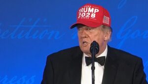 Donald Trump jokes again about presenting his candidacy for the presidency of the US Government in the 2028 elections