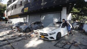 A 7.4 magnitude earthquake shakes most of Colombia