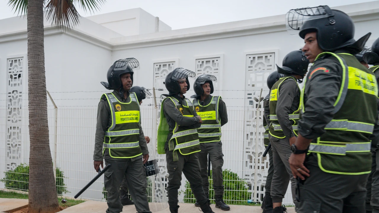 A group of hackers "give to Spain" the leak of 70,000 Moroccan agents that allowed massive entry into Ceuta