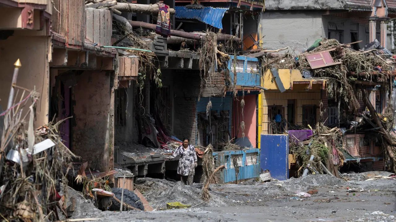 China warns of another possible catastrophe in Nepal: A lake formed by glacier remains has begun to overflow