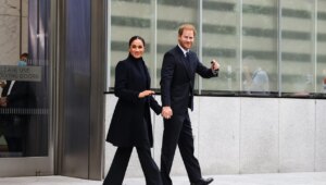 Harry and Meghan return to the United Kingdom with their children six years after their departure