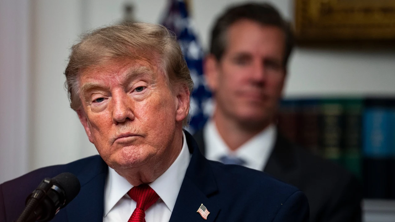 Iran says the "economic war" of Trump is a "smokescreen" to cover the "unprecedented crisis" that the United States lives