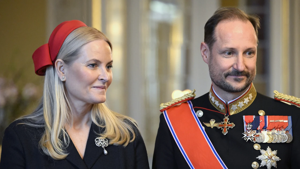 The new king of Norway comes to the throne in the midst of a family storm: the controversies surrounding Haakon VIII