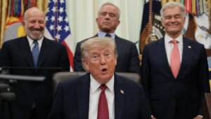 Trump releases a video created with AI that simulates the destruction of Jarg Island after the new attacks between the US and Iran