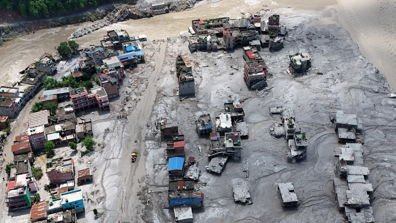 "Land tsunami" in Nepal: what caused the devastating avalanche in the Himalayas