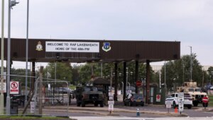 Five arrested for "terrorism" in the United Kingdom near an air base with the presence of US troops
