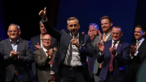 The AfD sweeps the Saxony-Anhalt elections with 44% of the votes and is on the verge of an absolute majority