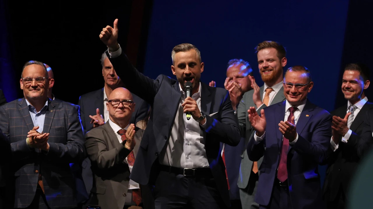 The AfD sweeps the Saxony-Anhalt elections with 44% of the votes and is on the verge of an absolute majority