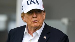 The main US television networks withdraw coverage of Trump after the veto of three media outlets