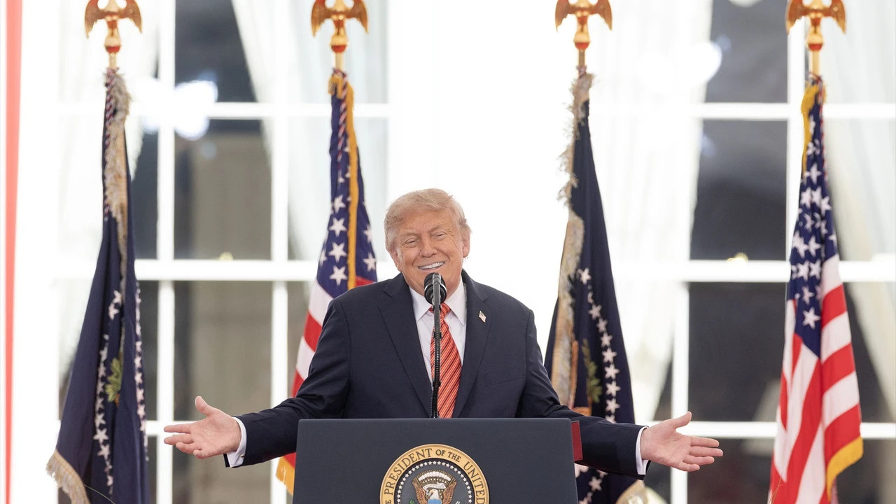Trump assures that the "only control" what AI needs is a president "strong and intelligent" like him: "There is a sick conspiracy"
