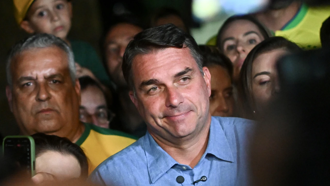 Bolsonaro wins the first round with 47% of the votes and will compete against Lula in the second round
