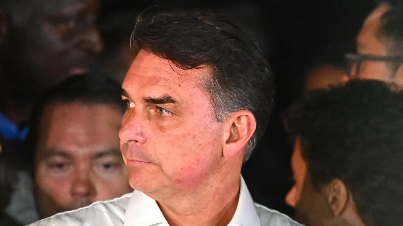 Everything that is known about Bolsonaro's flight to the United States: several open court cases and the passport canceled by the Police