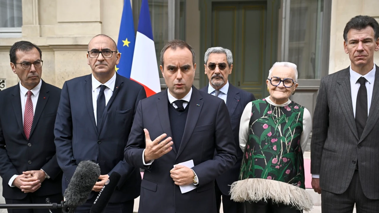 France decrees partial curfews and announces exceptional aid to businesses