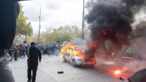 Macron calls for order and dialogue after a wave of unrest that shakes France
