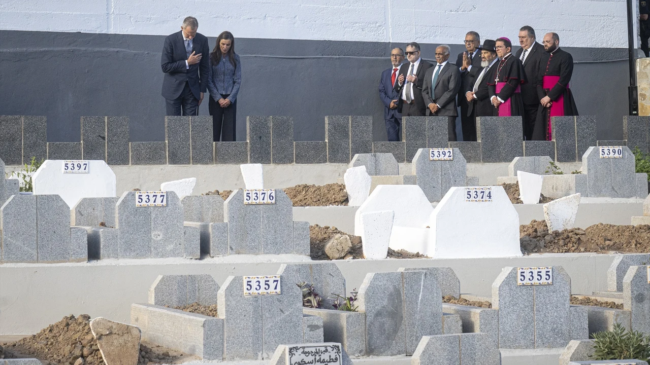 Moroccan influencers publicly thank the King and Queen of Spain for their visit to the Sidi Embarek cemetery (Ceuta) and disgrace Mohamed VI for the lack of condolences