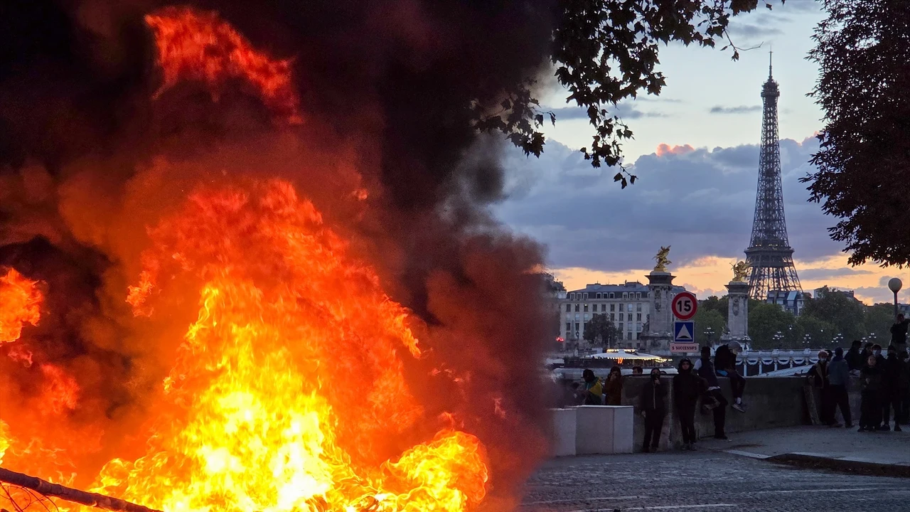 The riots set France on fire and sink Macron with criticism of "power vacuum": "We will arrive at very polarized elections between Mélenchon and Le Pen"