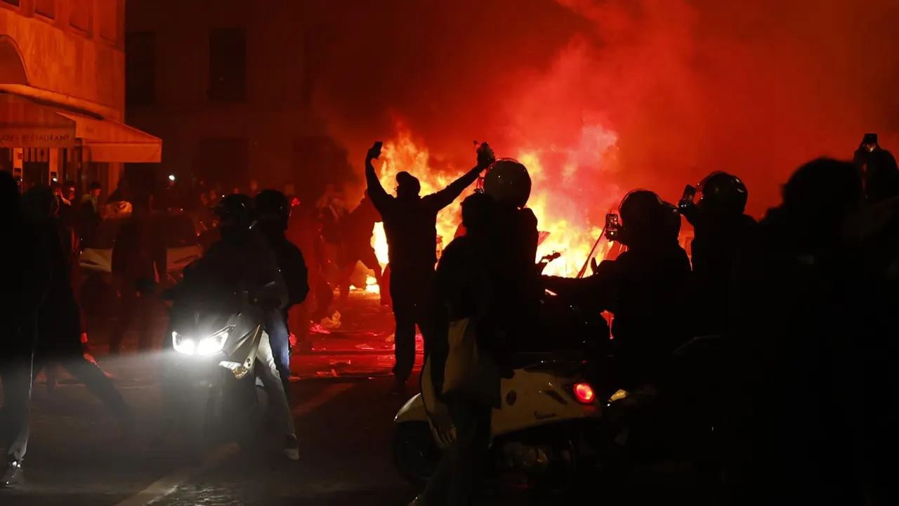 Wave of protests in France: fires, half a million people in the streets and more than 400 arrested for looting